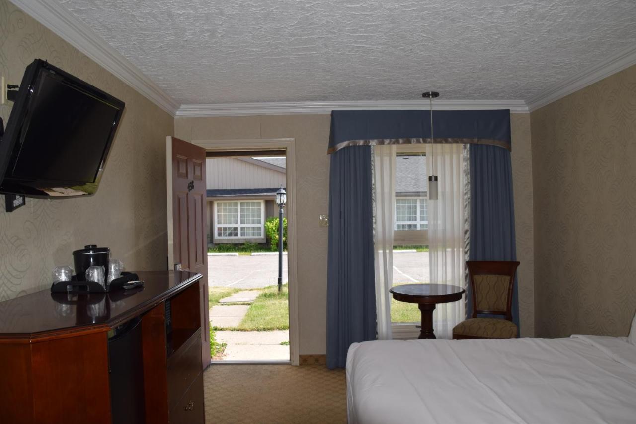 סטראטפורד Festival Courtyard Inn מראה חיצוני תמונה